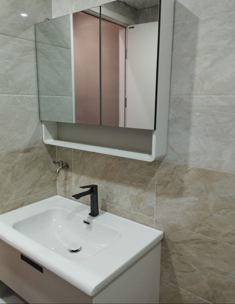 Tôi cho thuê nhà mới, căn góc, 93m2_ 5T; vỉa hè, Hoàng Quốc Việt-30 Tr - Ảnh 2